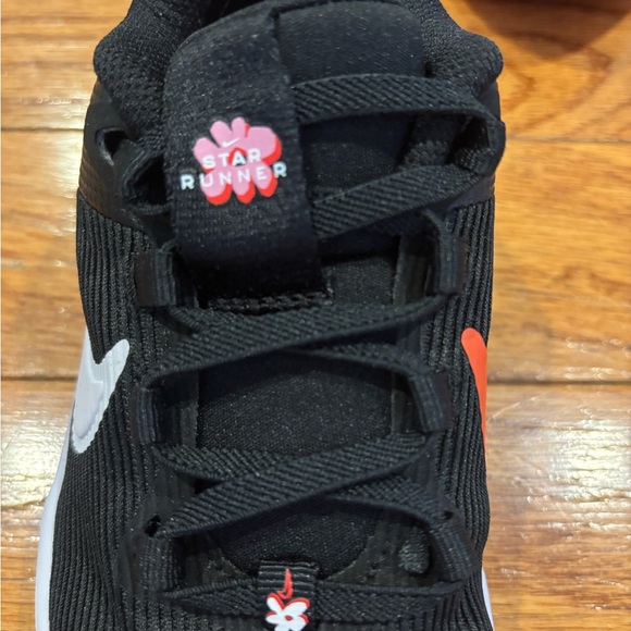 Nike Black and Pink Sneakers NWOT - Picture 2 of 6